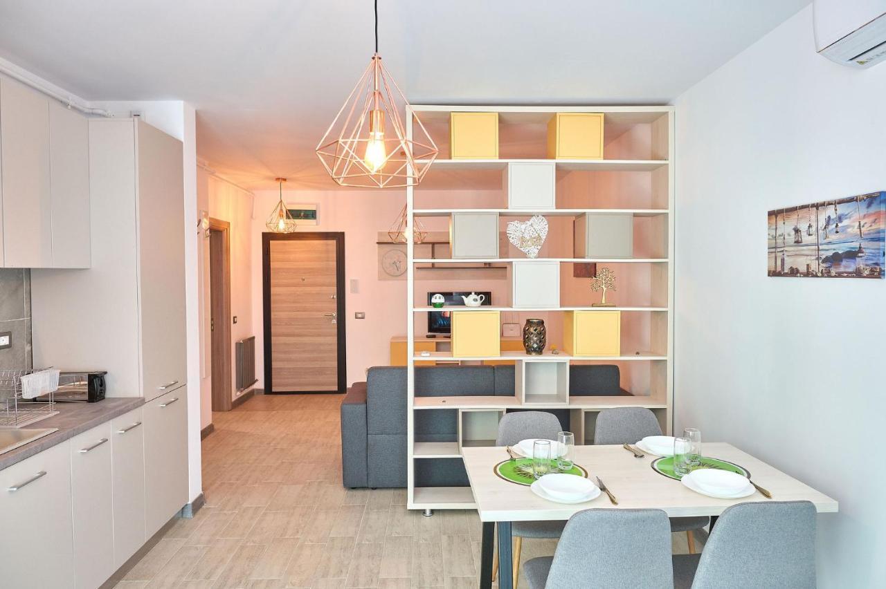 Orange Summer Apartment Alezzi Spa Pools beach Mamaia Esterno foto